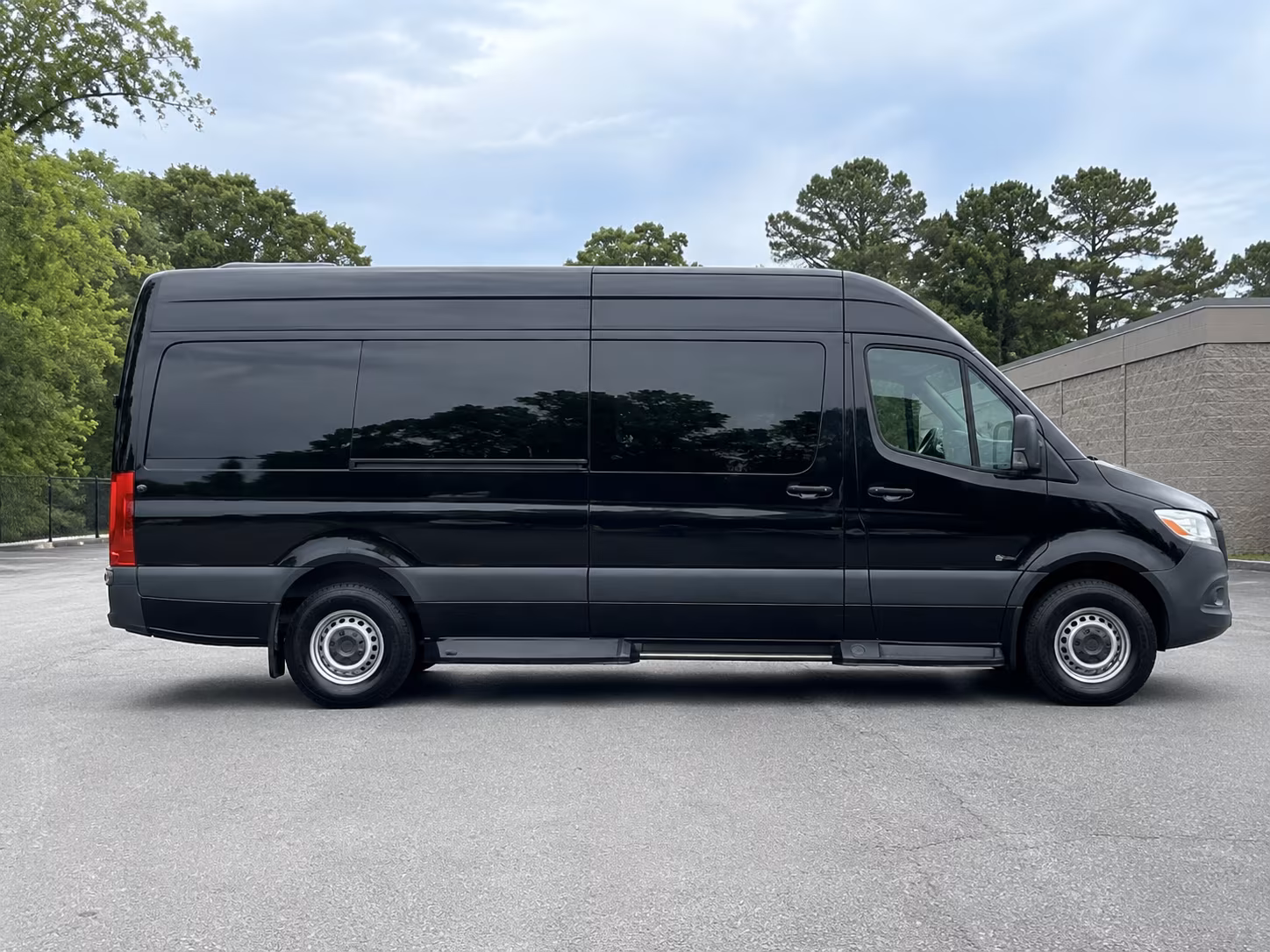 find the perfect transportation for your next airport transfer 1